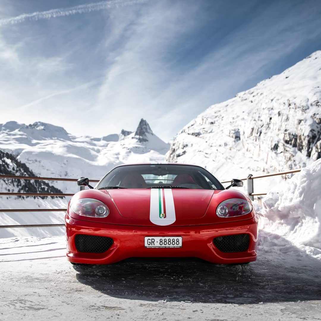 法拉利f360实车 红色的运动造型