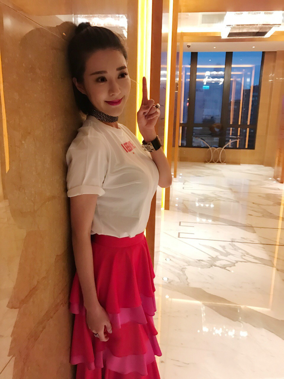 好身材是驾驭好各种造型的基础,胡然的身材绝对不输超模,172cm的身高