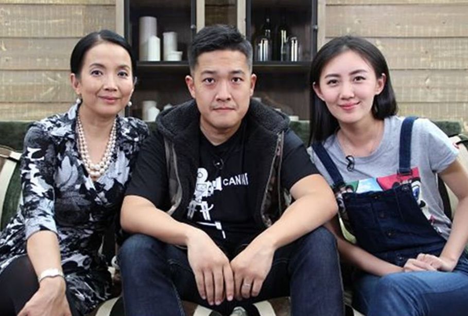 吕丽萍32岁儿子近照,模样越来越像张丰毅,婚礼现场父亲拒绝到场