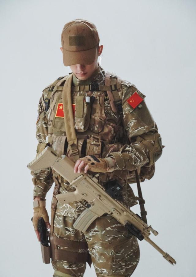 黄景瑜穿军装手持狙击枪荷尔蒙爆棚搭档李沁高颜值组合超有cp感