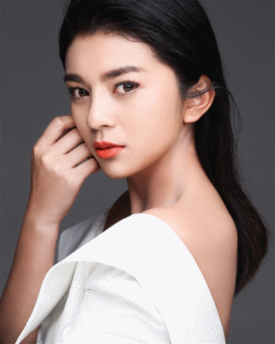 还记得一起来看流星雨的蒋媛吗如今穿上白裙美得动人