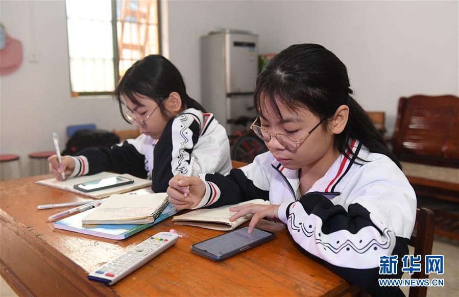 广西武鸣:保障"空中课堂"覆盖贫困家庭学生