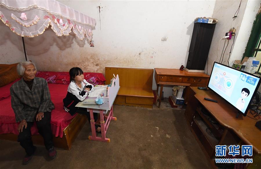 广西武鸣:保障"空中课堂"覆盖贫困家庭学生