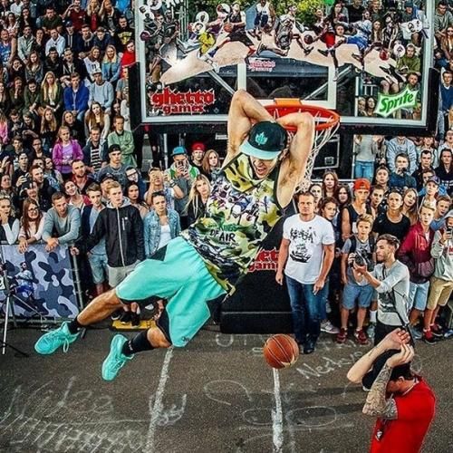 民间sss级扣篮!白乔丹的飞檐走壁扣,实战720度你见过吗?