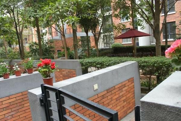 为什么有钱人从不买带小院的户型?听内行人一说,知道晚了