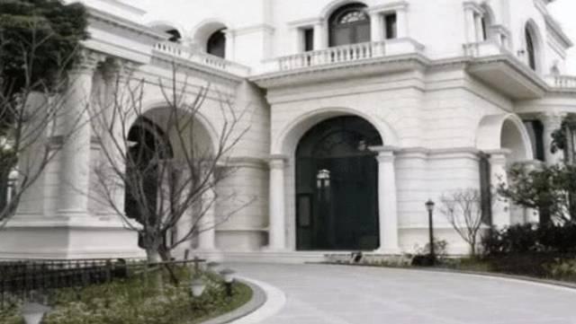 李连杰年轻时买下的3亿豪宅被荒废后保洁阿姨成了人生赢家