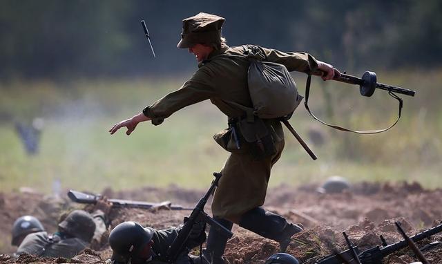 士兵在打仗时躺下装死,真能幸免于难?事实上这是自寻死路