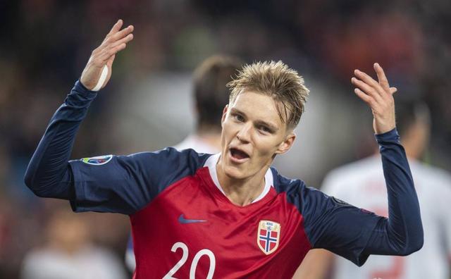 欧洲2大当红小将或撑起挪威足球的未来|哈兰德|厄德|挪威_新浪新闻