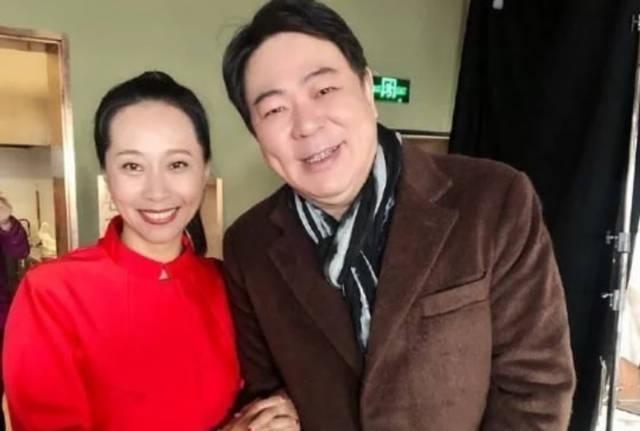 老公突然去世,春晚上的笑星从此销声匿迹,今再婚女儿已12岁|黑妹|戚慧