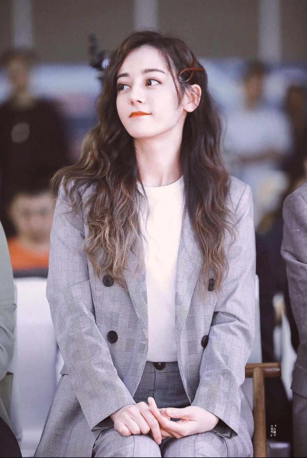 6位女星西装盘点,杨幂优雅赵丽颖少女胖迪可爱,刘亦菲惊为天人