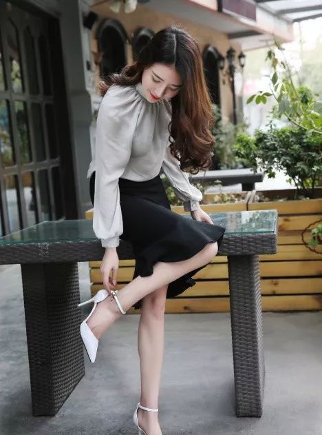 高跟鞋气质穿搭,让女人看上去成熟又美丽
