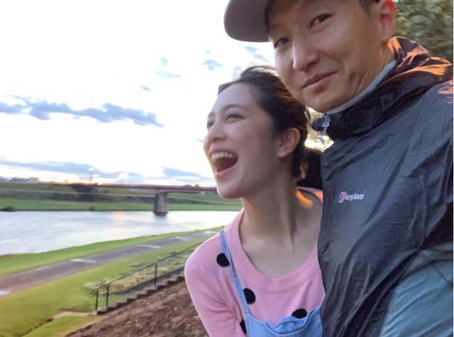 与女友低调玩滑板,未戴口罩被质疑|洪天祥|刘奕儿|滑板_新浪新闻