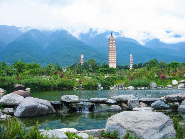 大理国的皇家寺院,寺中一大二小三塔闻名于世,有千年的历史|二小|三塔