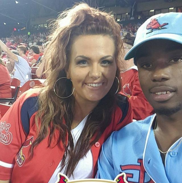 美国黑白配夫妻生下了一对双胞胎, 结果看了有点蒙了!