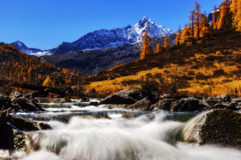 充满诱惑的世外桃源没有丝毫人工打造的痕迹没一点人间烟火味道