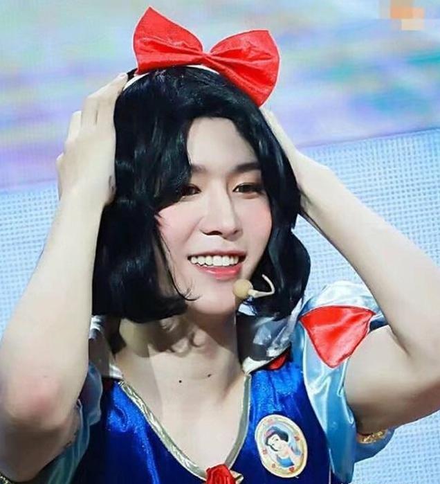 范丞丞女装cos白雪公主眉眼神似范冰冰姐弟俩基因太强大