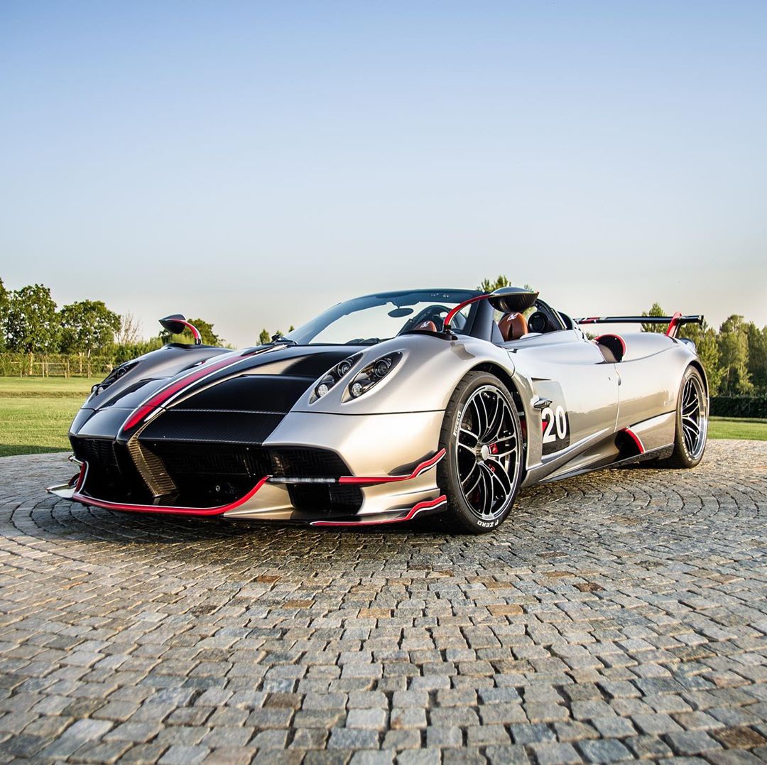 帕加尼huayra敞篷版实车硬朗拉风的设计