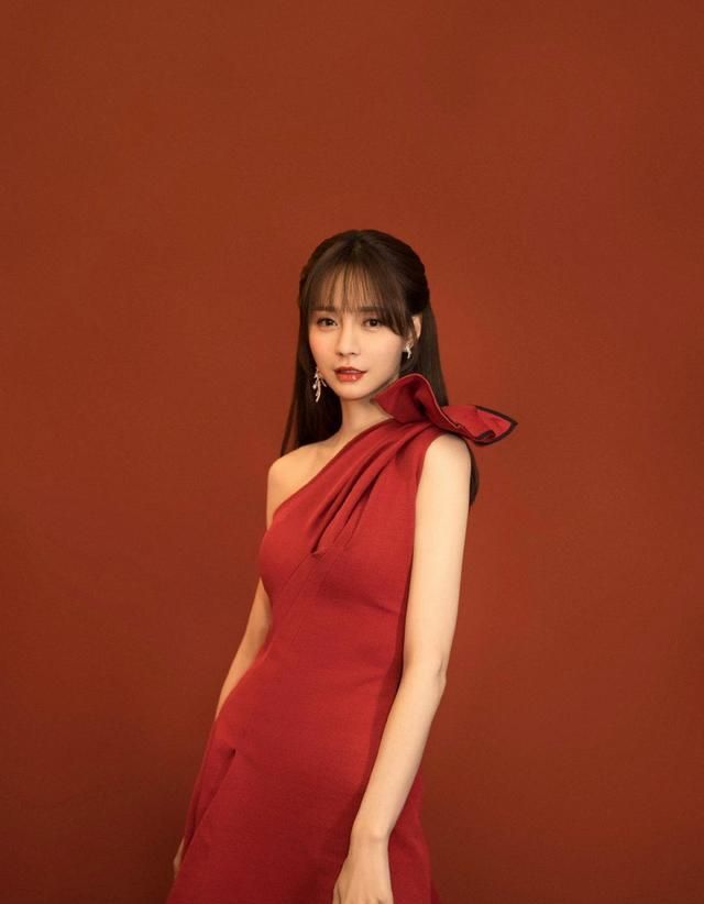 沈梦辰穿裸色纱裙大秀凹凸感30岁的身材真饱满杜海涛有福了