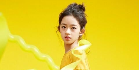 12岁的小戏骨黄杨钿甜,小学没毕业就被杨幂签约