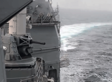 也就没有了对"密集阵"系统进一步升级的必要,其目前仅在舰上少量保留