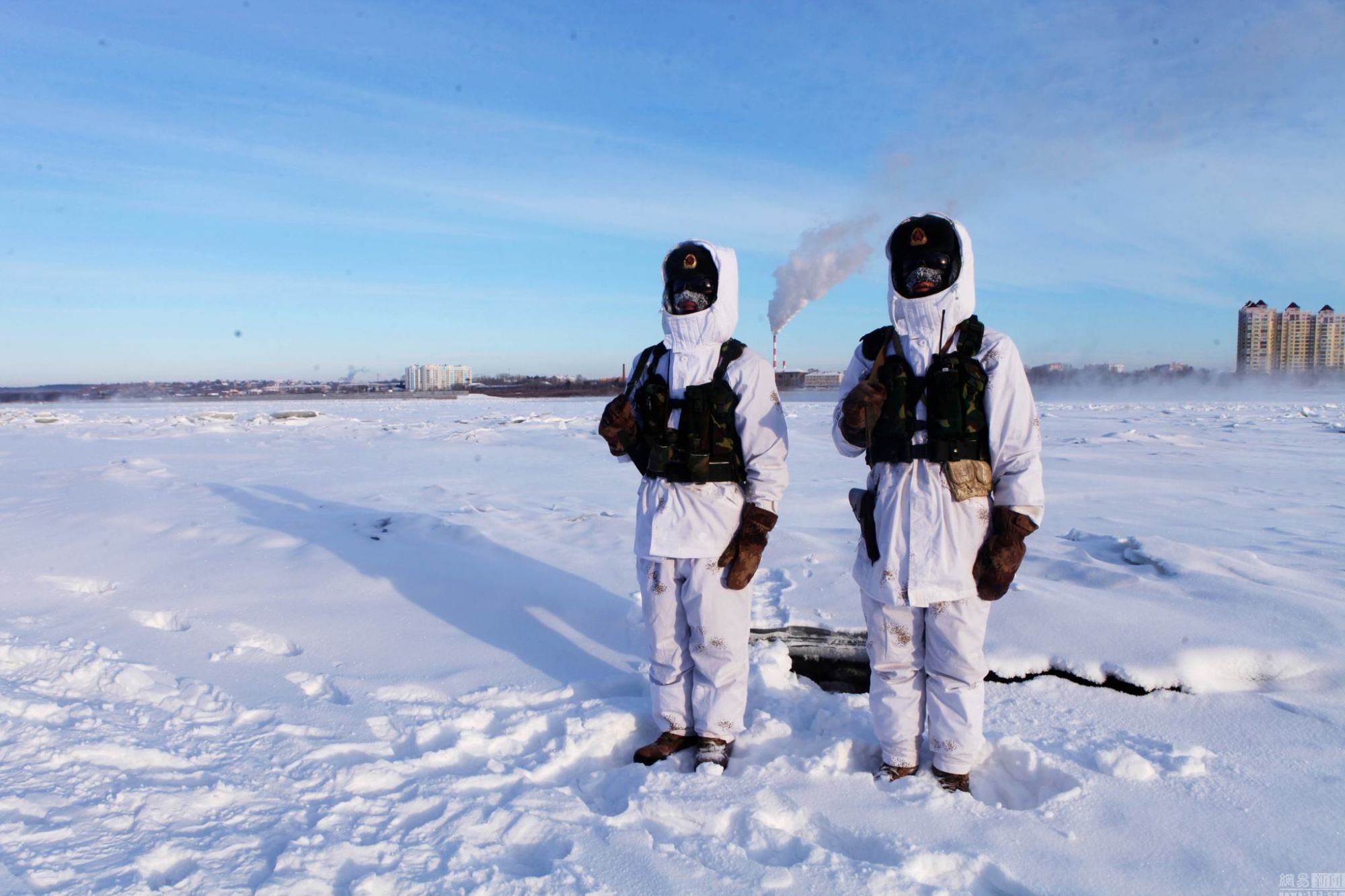 别被忽悠了!中俄边境"稻草人"哨兵能说明啥?跟你想的不一样