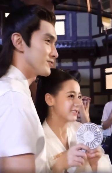 高伟光不信自己抱不起热巴非要试一下