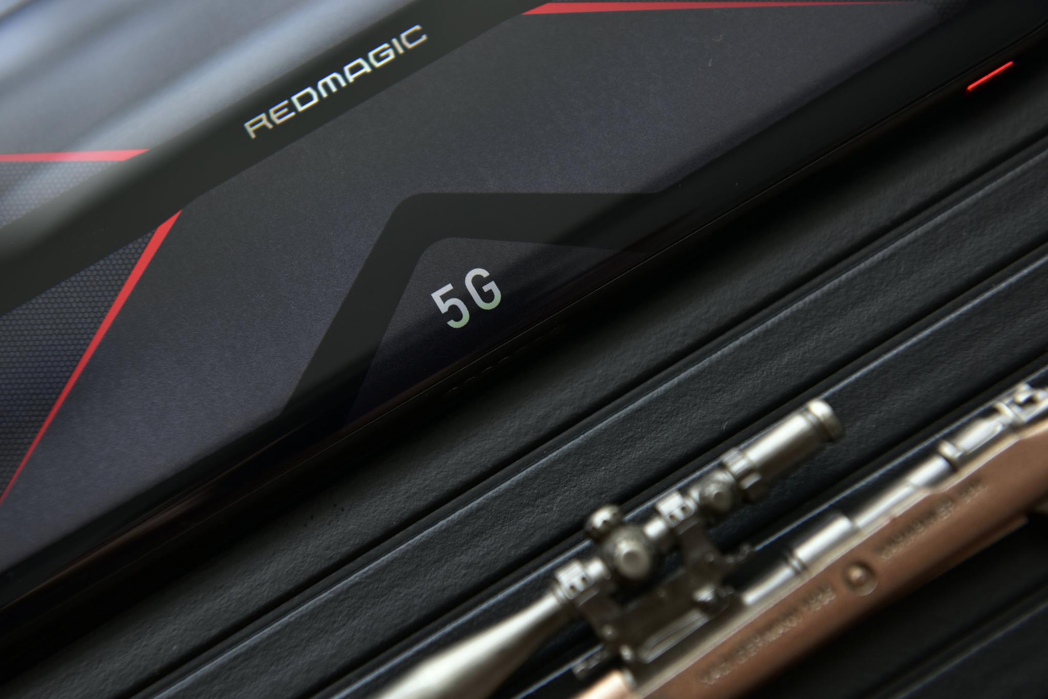 游戏手机不再需要半斤重!红魔5G“轻、快“带你上分吃鸡!