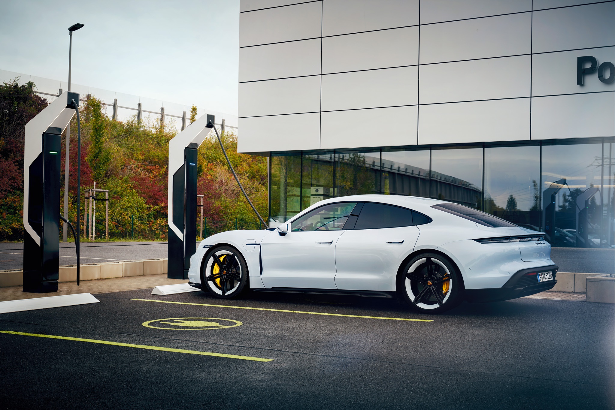 在华稳中求进,保时捷2020年规划出炉,taycan 4月上市