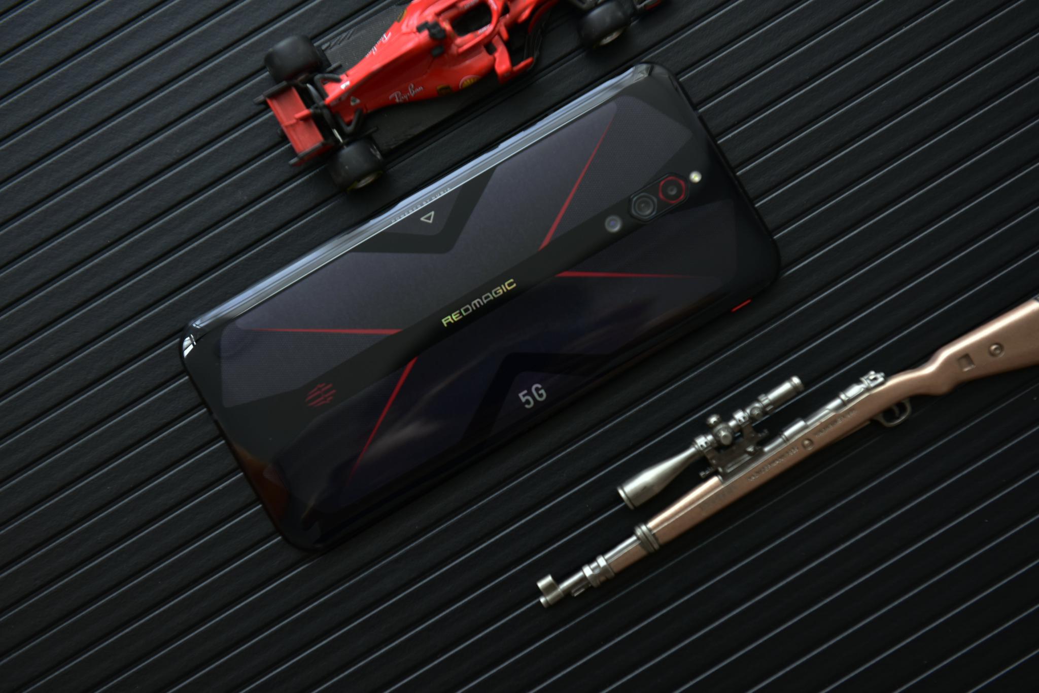 游戏手机不再需要半斤重!红魔5G“轻、快“带你上分吃鸡!