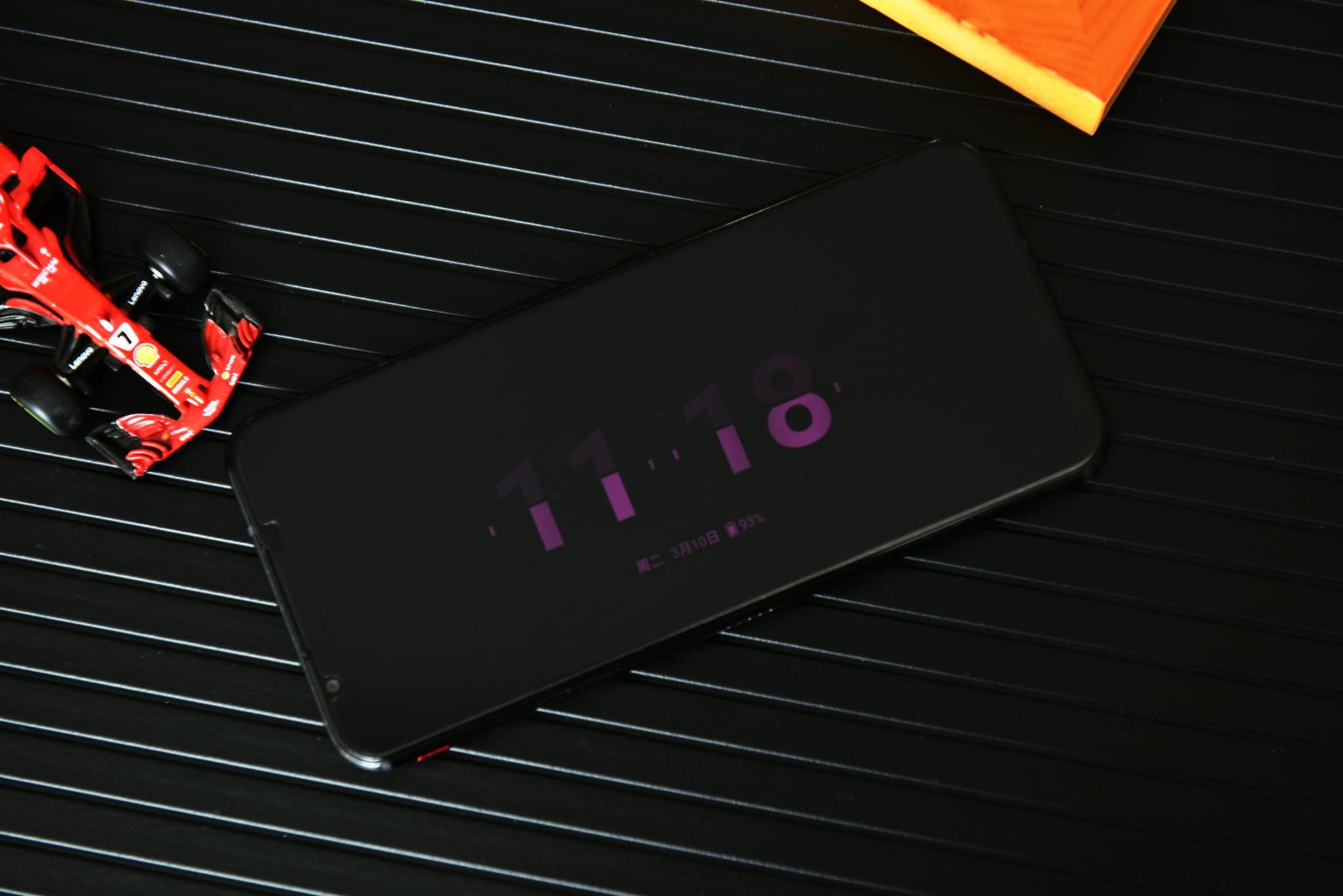 游戏手机不再需要半斤重!红魔5G“轻、快“带你上分吃鸡!