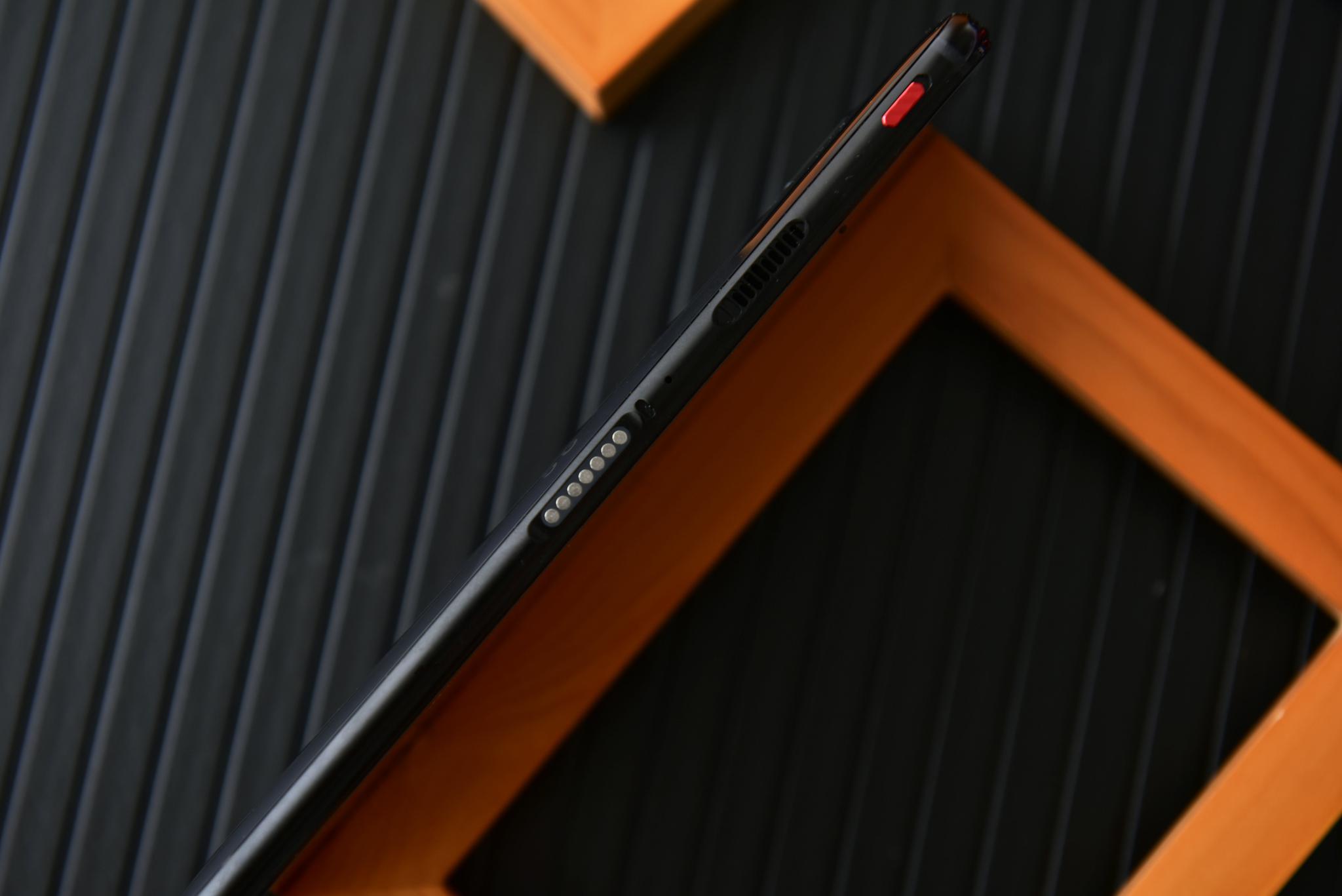 游戏手机不再需要半斤重!红魔5G“轻、快“带你上分吃鸡!