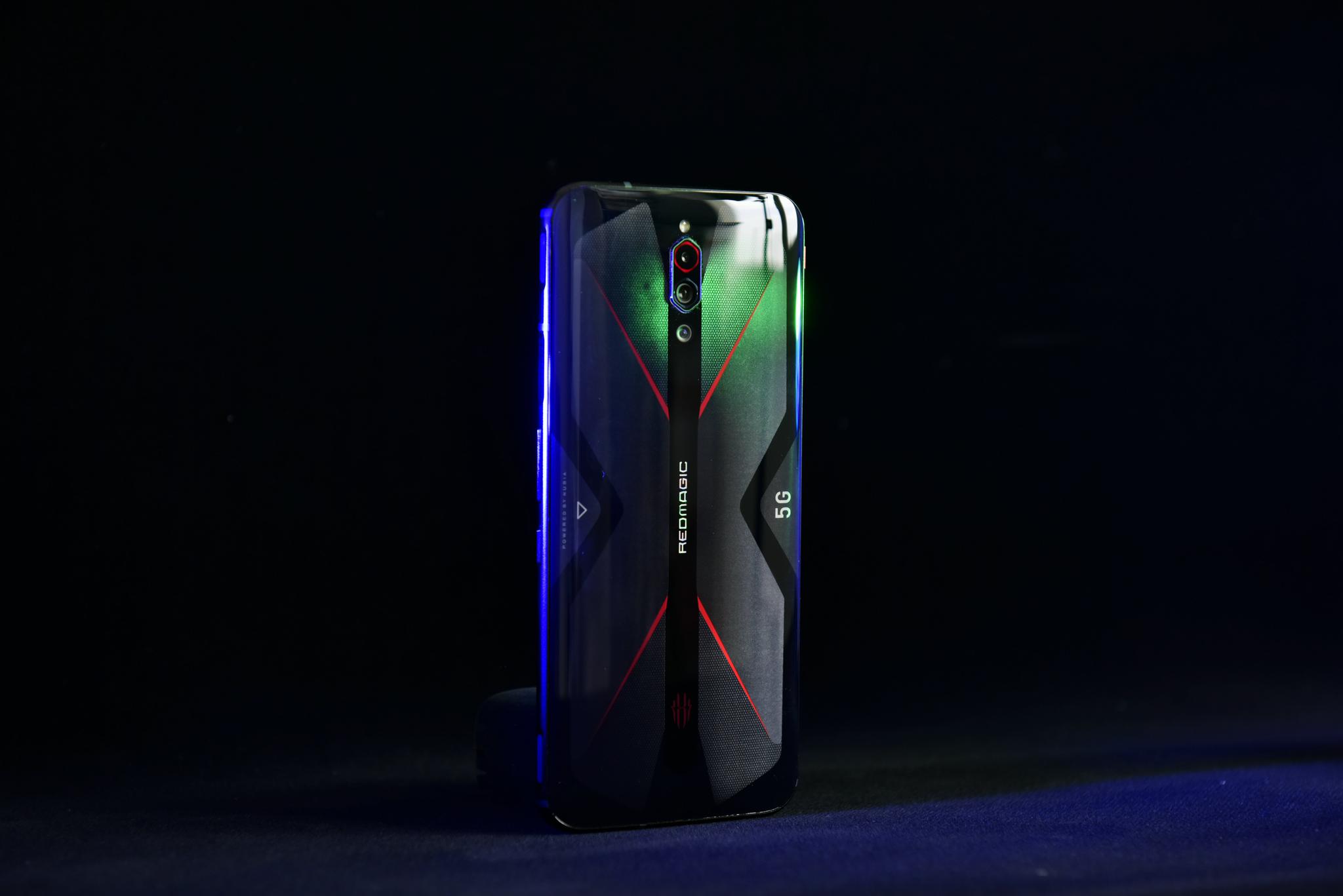 游戏手机不再需要半斤重!红魔5G“轻、快“带你上分吃鸡!