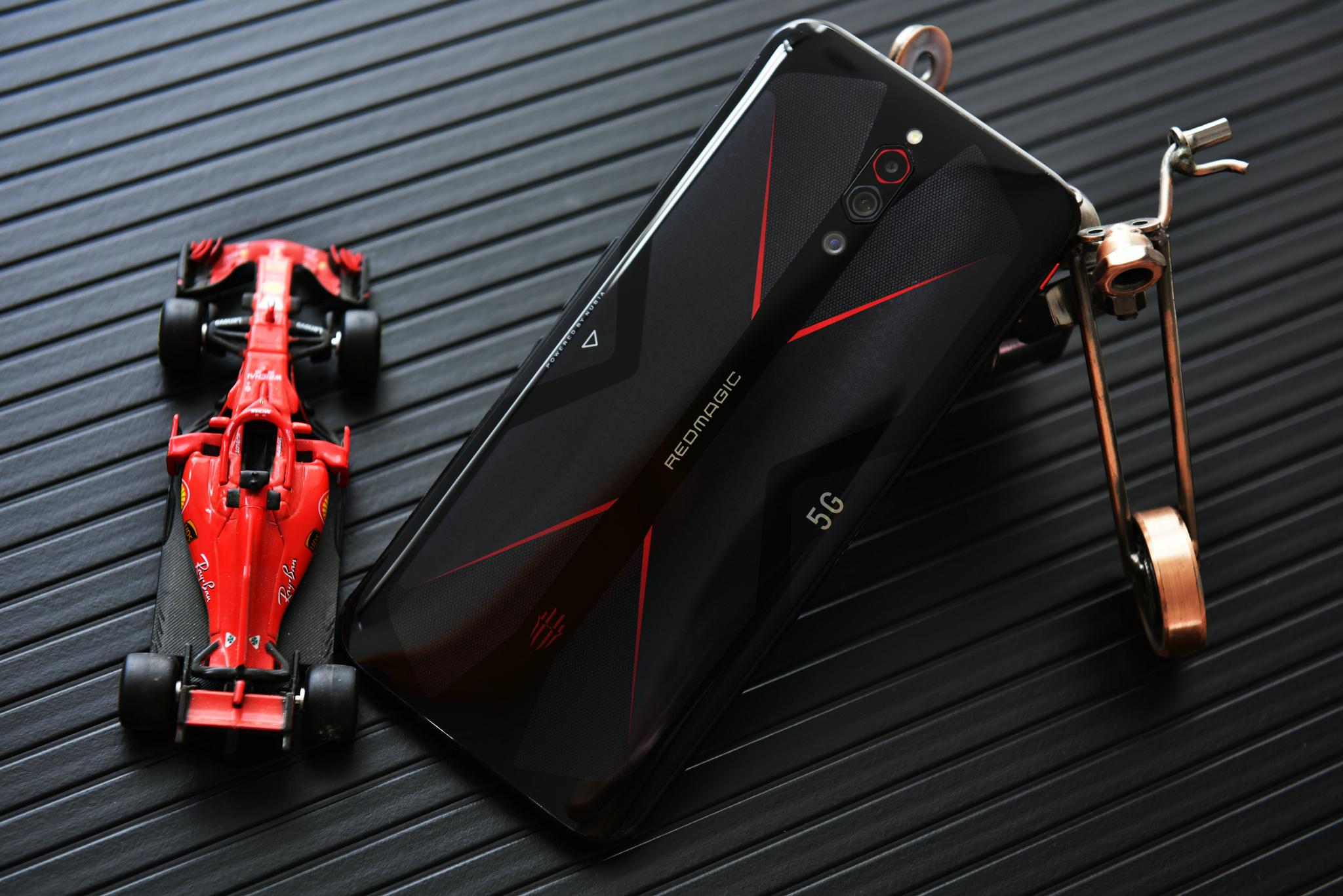 游戏手机不再需要半斤重!红魔5G“轻、快“带你上分吃鸡!