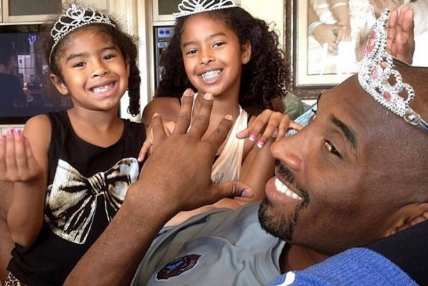 作为科比的第一个孩子,瓦妮莎生下娜塔莉亚的时候,才20岁,值得一提的