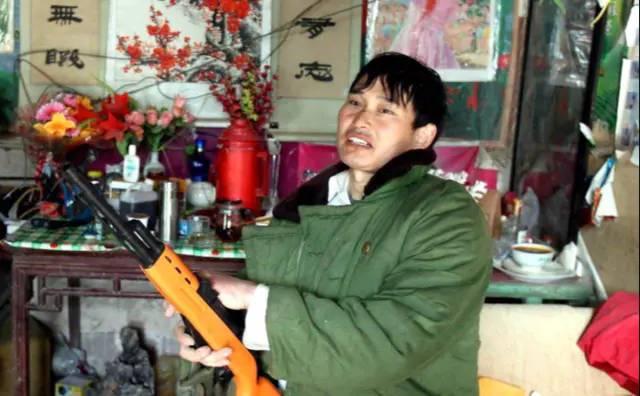 流浪大师沈巍红极一年后热度降低, 网友支招应该学学大衣哥朱之文