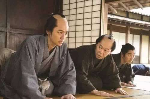 日本武士留过最神奇的发型:称为月代头,为何要把中间头发剃掉?|发型|日本武士|头发_新浪新闻