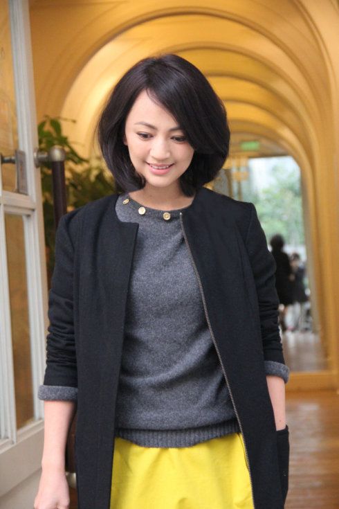 她27岁一夜成名长相平平,37岁嫁豪门,如今手握半个娱乐圈