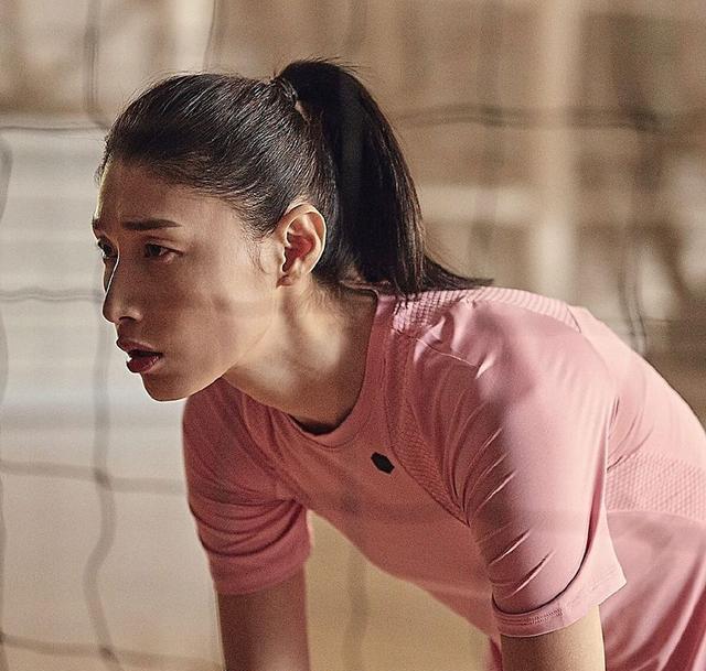 金软景最新写真大片出炉,英姿飒爽魅力十足