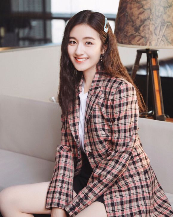 "最美瞳孔"李兰迪,元气满满美少女,瘦下来了真好看
