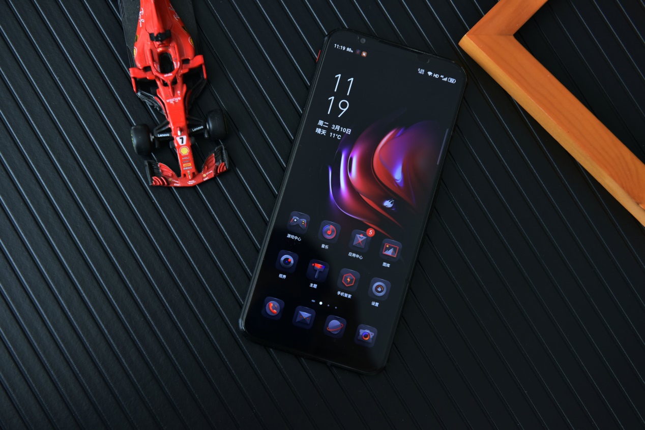 游戏手机不再需要半斤重!红魔5G“轻、快“带你上分吃鸡!