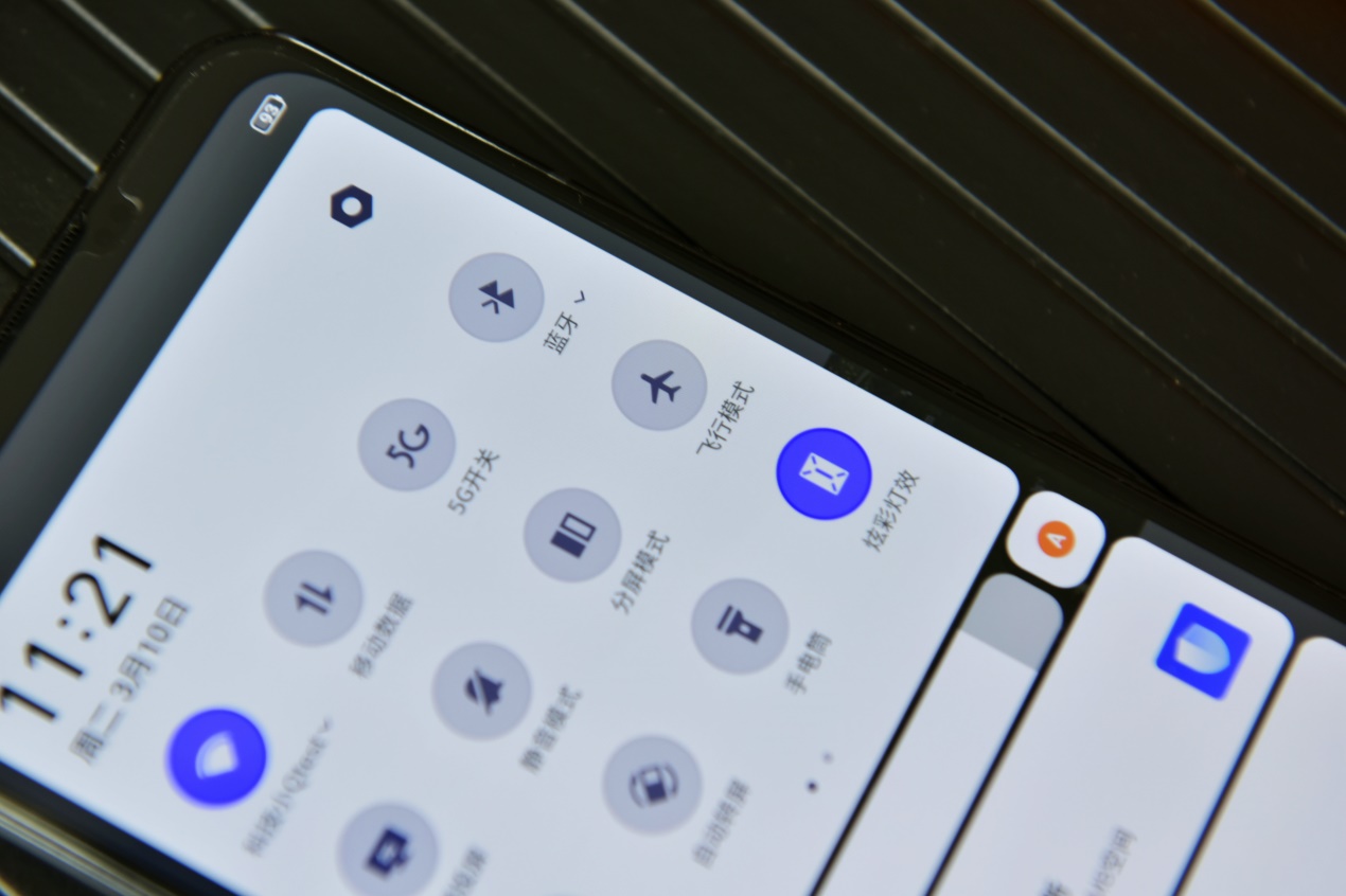 游戏手机不再需要半斤重!红魔5G“轻、快“带你上分吃鸡!