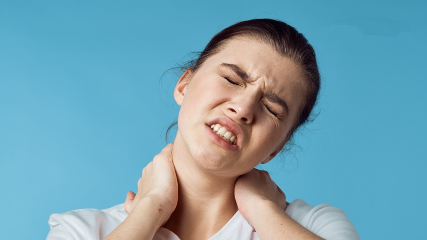 小心手机追剧会后脑勺痛枕神经痛不要这么做但很多人错了