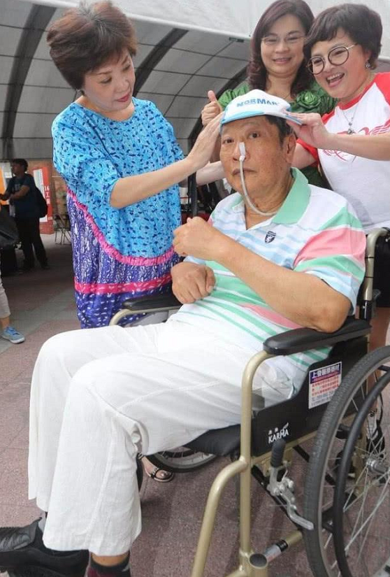 他曾是春晚常客,因意外摔成"智障",豪门女友22年不离不弃|万沙浪|春晚