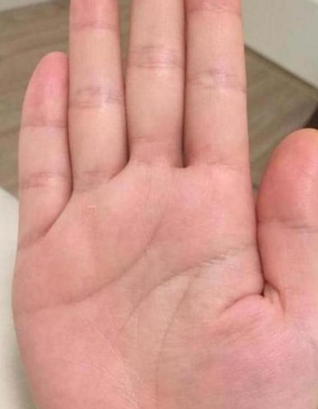 "心比天高,命比纸薄"的女性手掌特征,今生肯定是操劳心重!