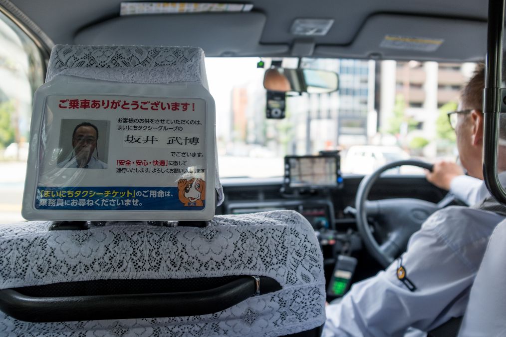 实拍日本街头出租车,价格世界第二是国内的10倍,却依然口碑良好