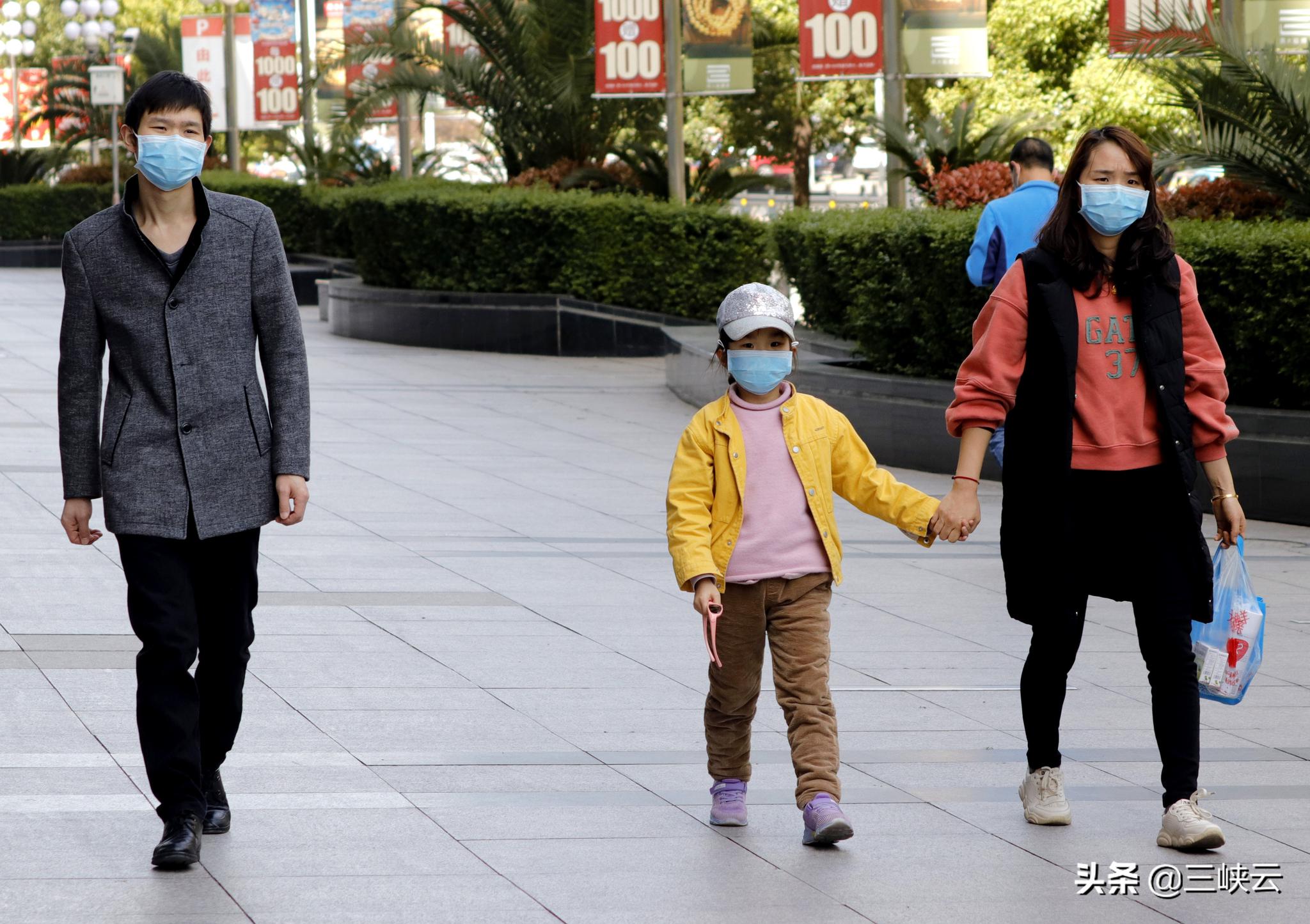 连续15天宜昌无新增病例，市民出门逛街购物口罩成标配
