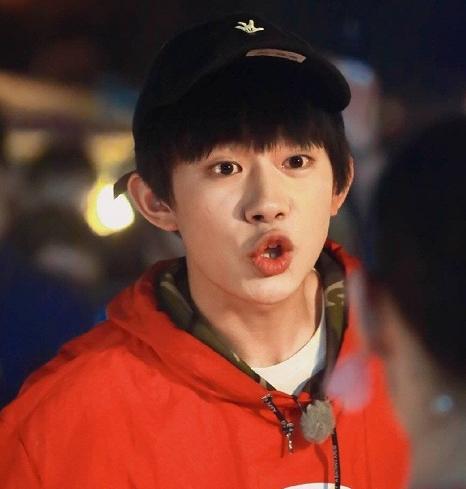 明星嘟嘴大比拼:肖战呆萌,王一博无辜,看到他的模样心都要化了