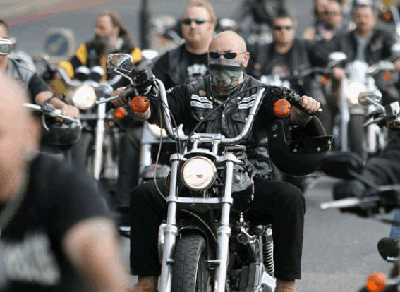 还记得《唐人街探案2》骑哈雷的那群男人吗?在美国什么背景?