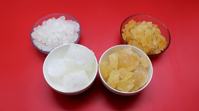 黄冰糖和白冰糖有什么区别?了解清楚,不要用错了,看看