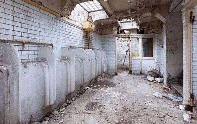 无房女孩低价买下一个公共厕所,花了15万改造成温馨的家,厉害了